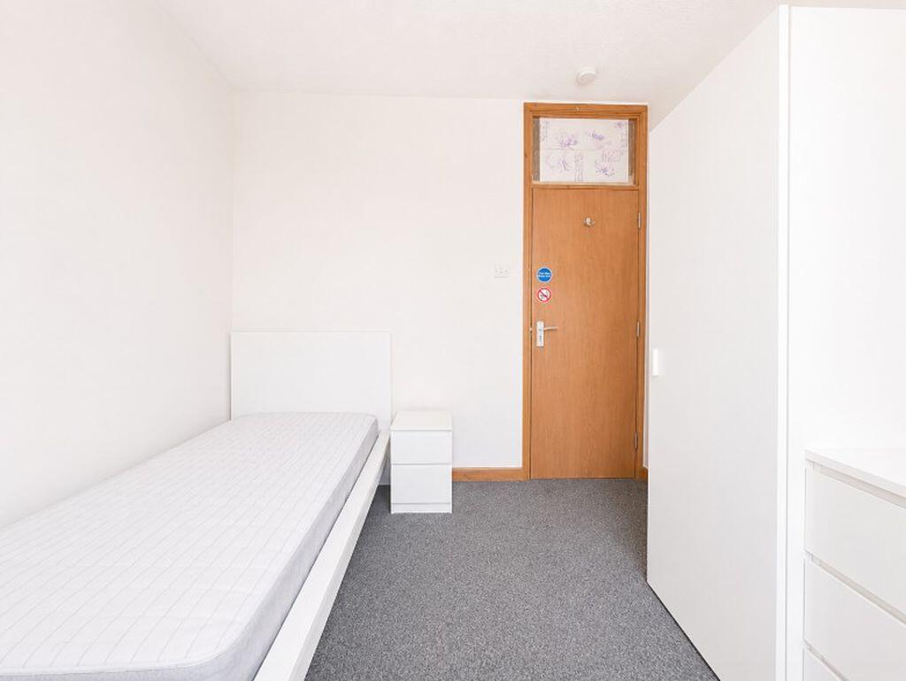 Room, Freemantle Road, Gosport - View 6