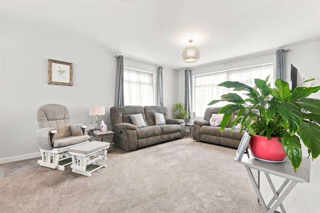 Apartment in Southend-on-Sea - View 2