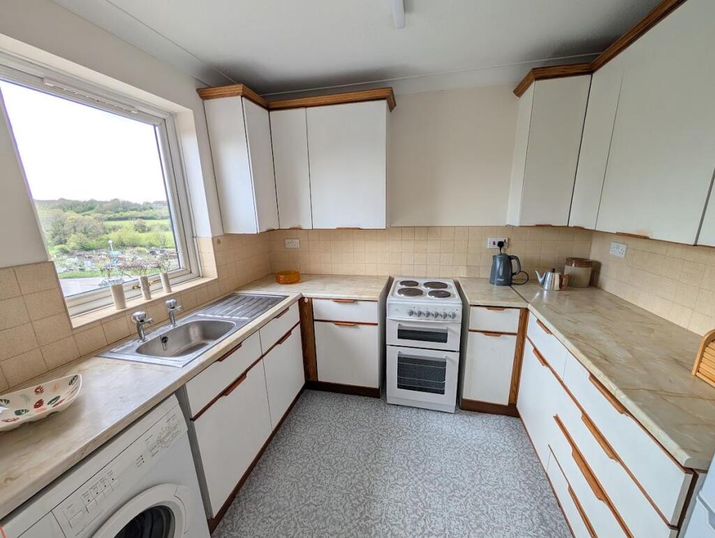 Midland Way, Thornbury, Bristol photo 4