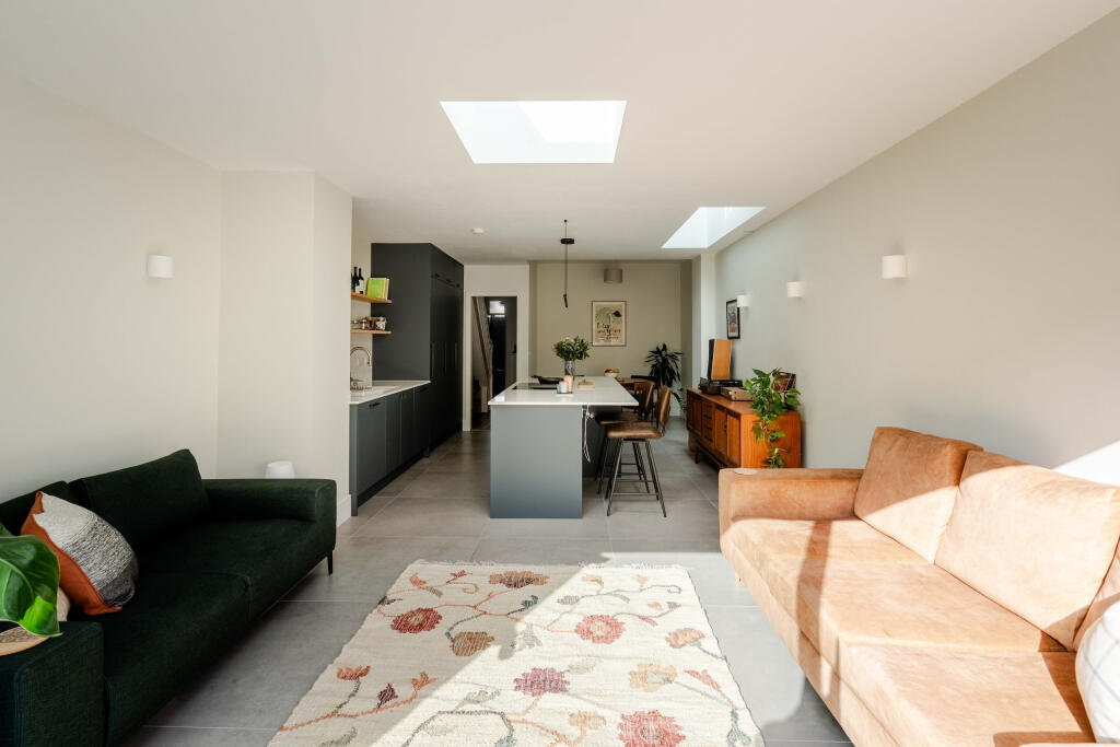 House in Bristol, Bedminster - More
