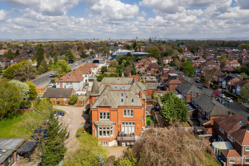 2-bed flat on Washway Road, Sale, M33 4BP, £320,000