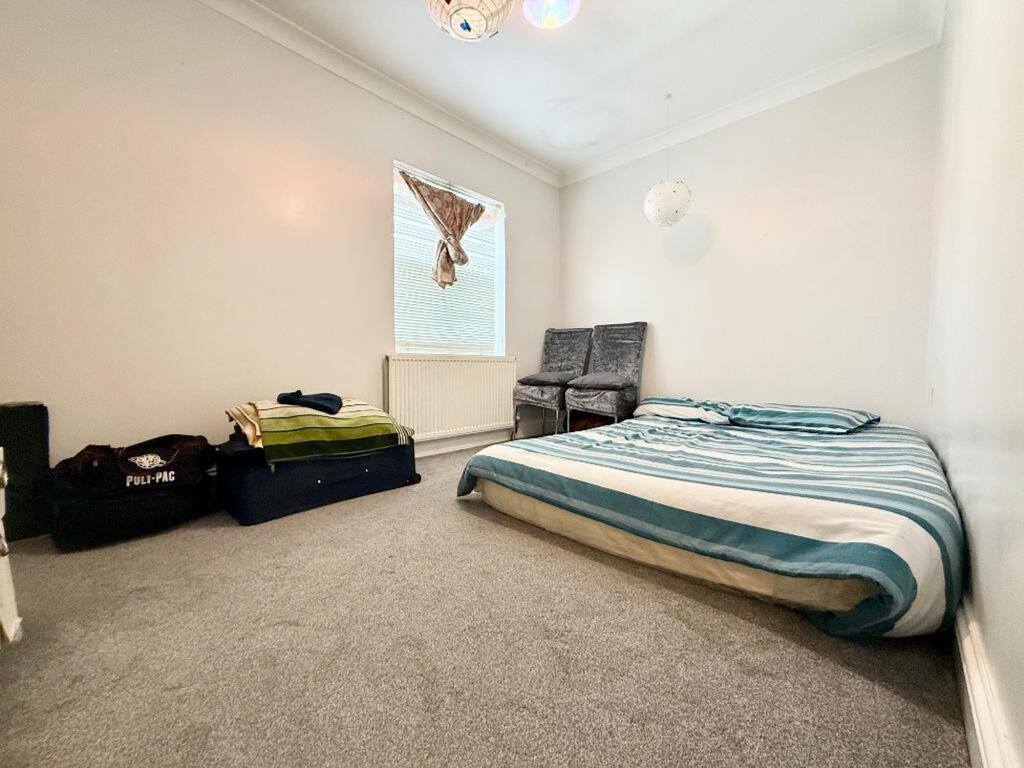 High Town Road, Luton, LU2 - View 6