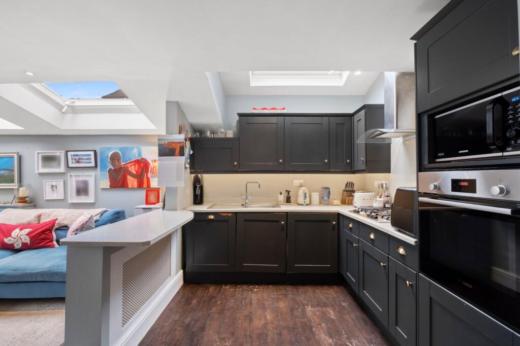 Apartment in London - View 5
