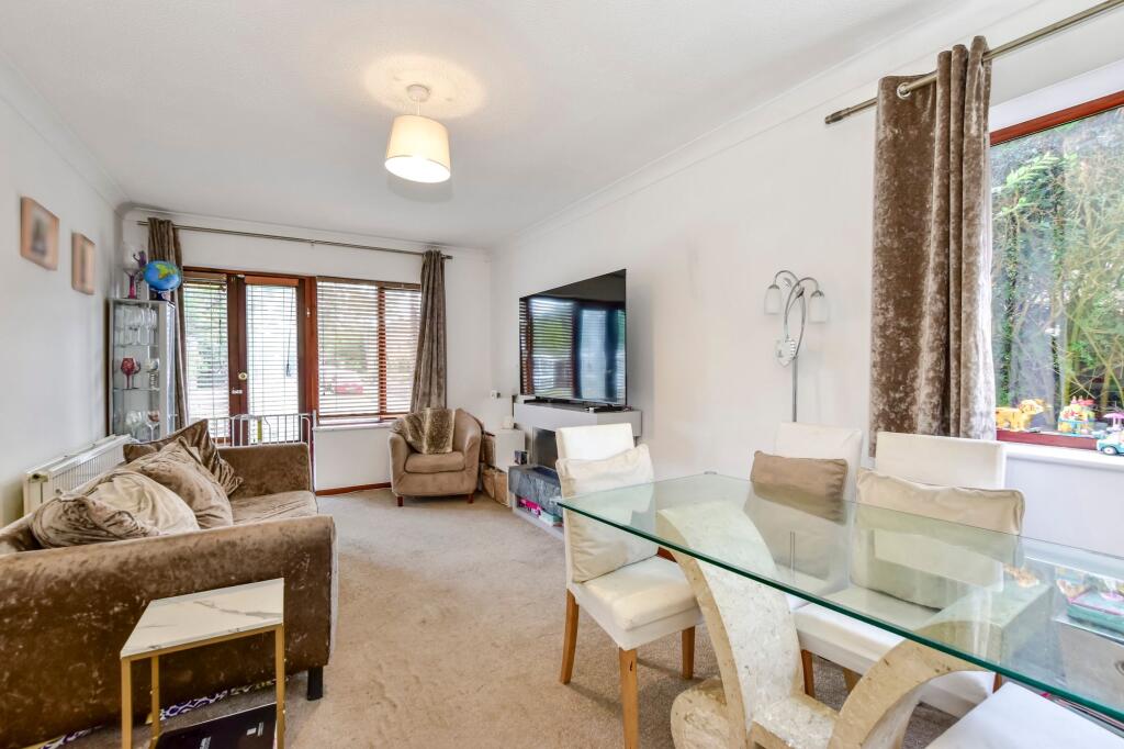 Apartment in Kings Langley - View 5