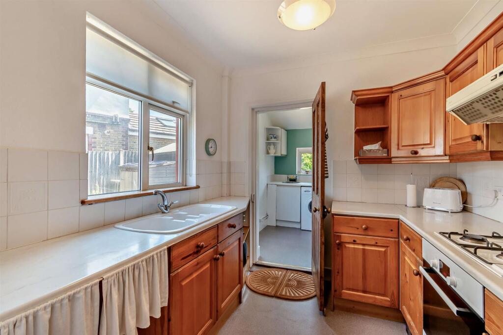 House in Maidstone, Vinters Park - View 4