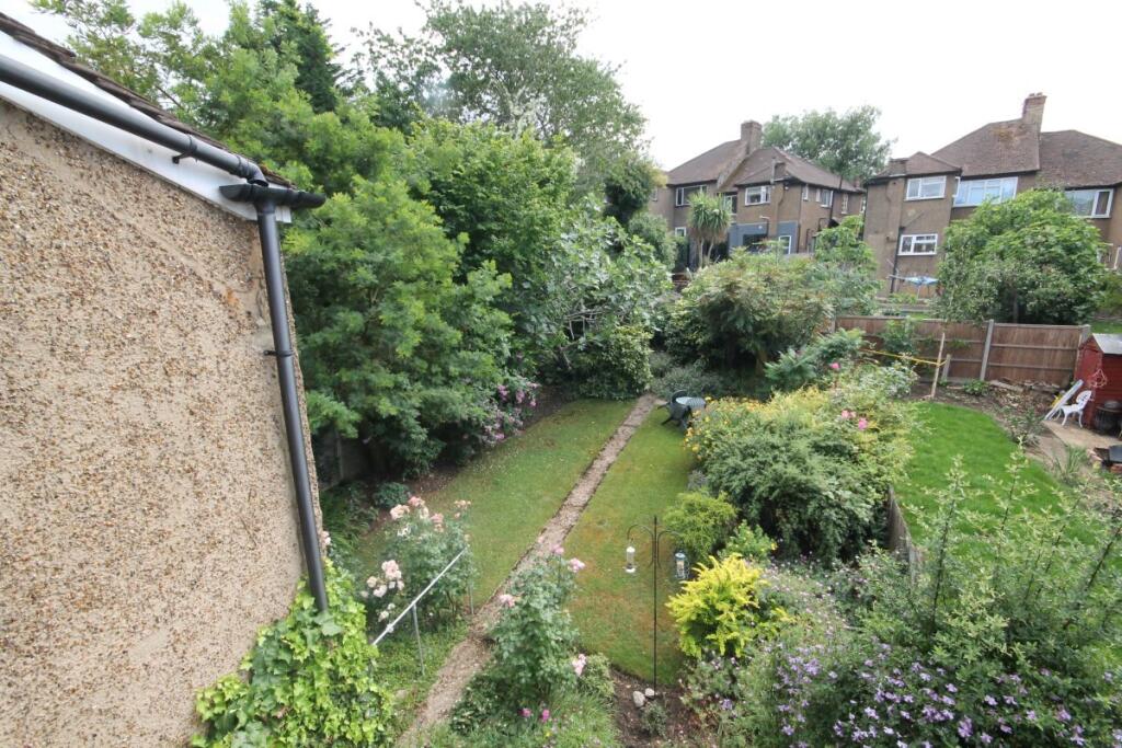 2 bedroom maisonette for rent