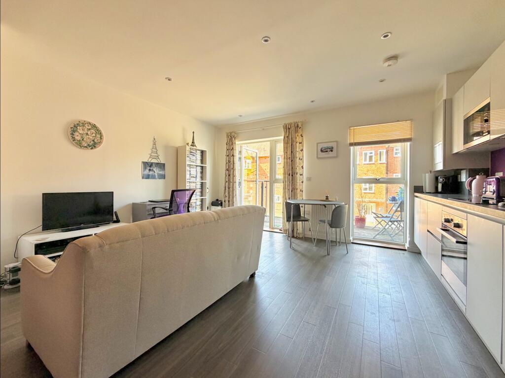 Apartment in Watford - View 4