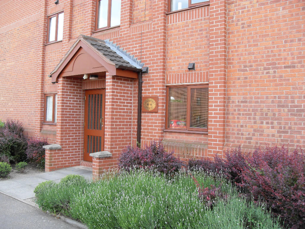 Main image of property: Gillett Close, Weavers Green, Nuneaton, CV11 5XW