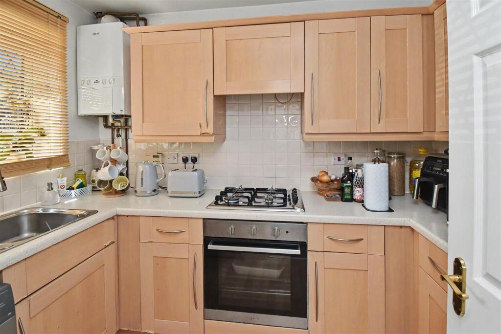 House in Oakley Vale, North Northamptonshire - View 2