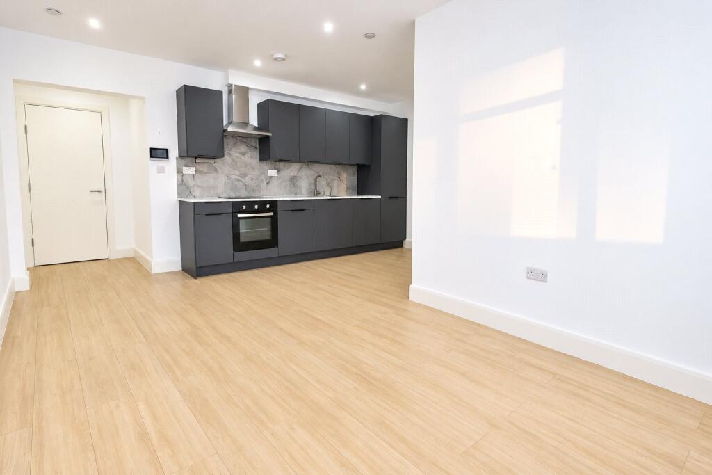 Apartment in Woking, Westfield - View 2