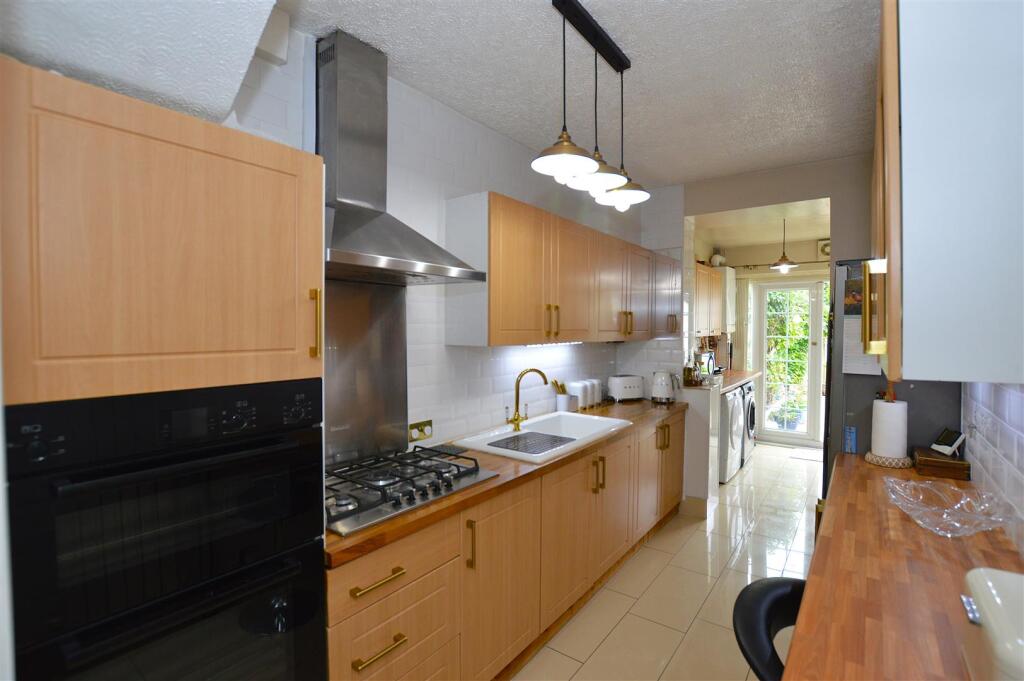 House in London, Worton - View 5