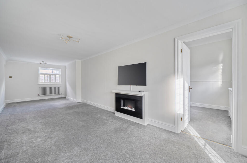 Heathlands Road, Wokingham, Berkshire, RG40 photo 4