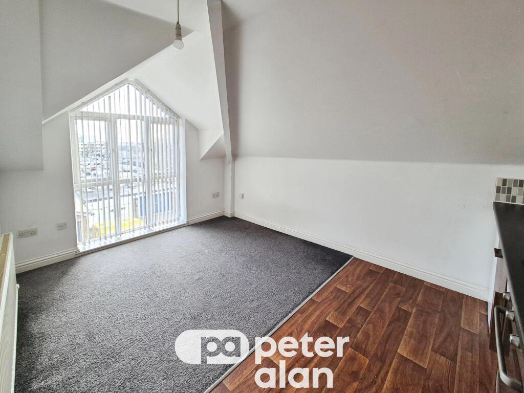 Apartment in Newport - View 4