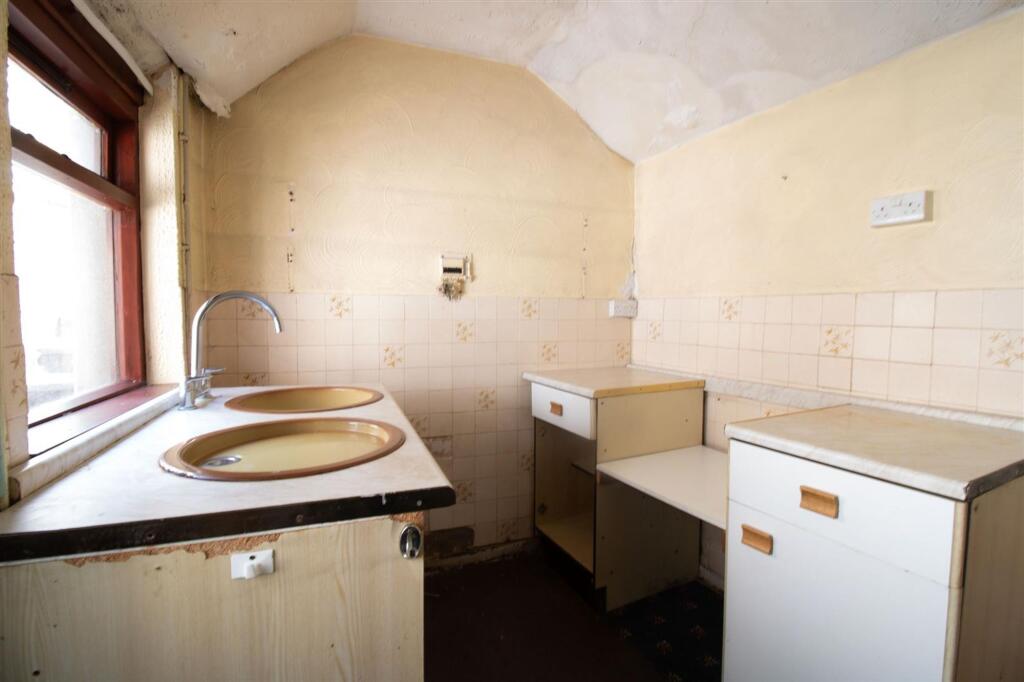 Bridge Street, Abercarn, NP11 - More
