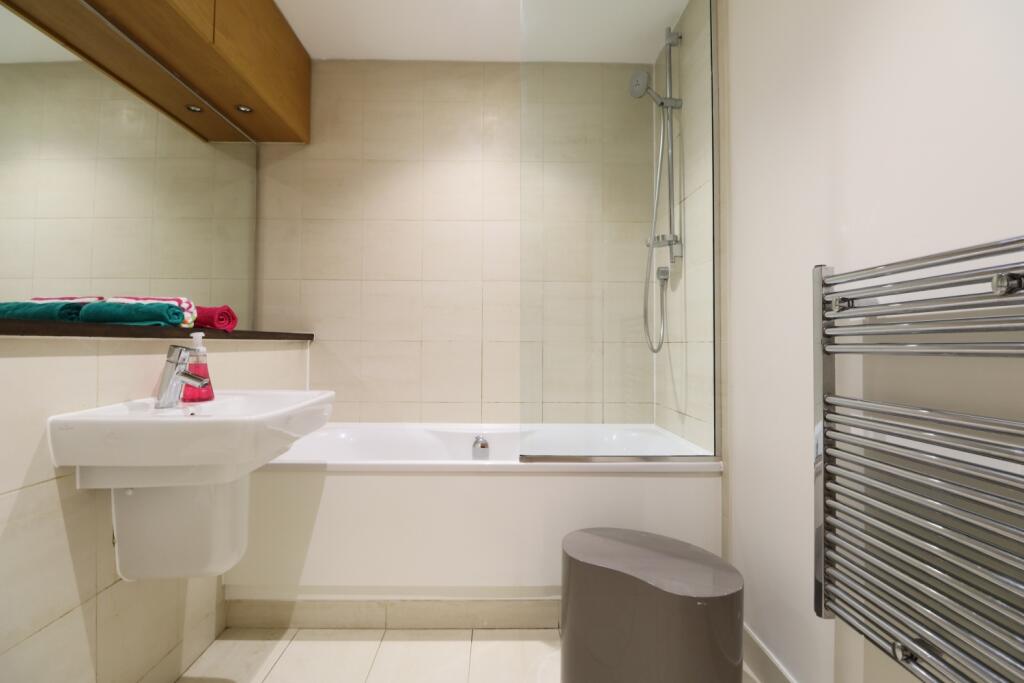 Apartment in Manchester, Hulme - View 5