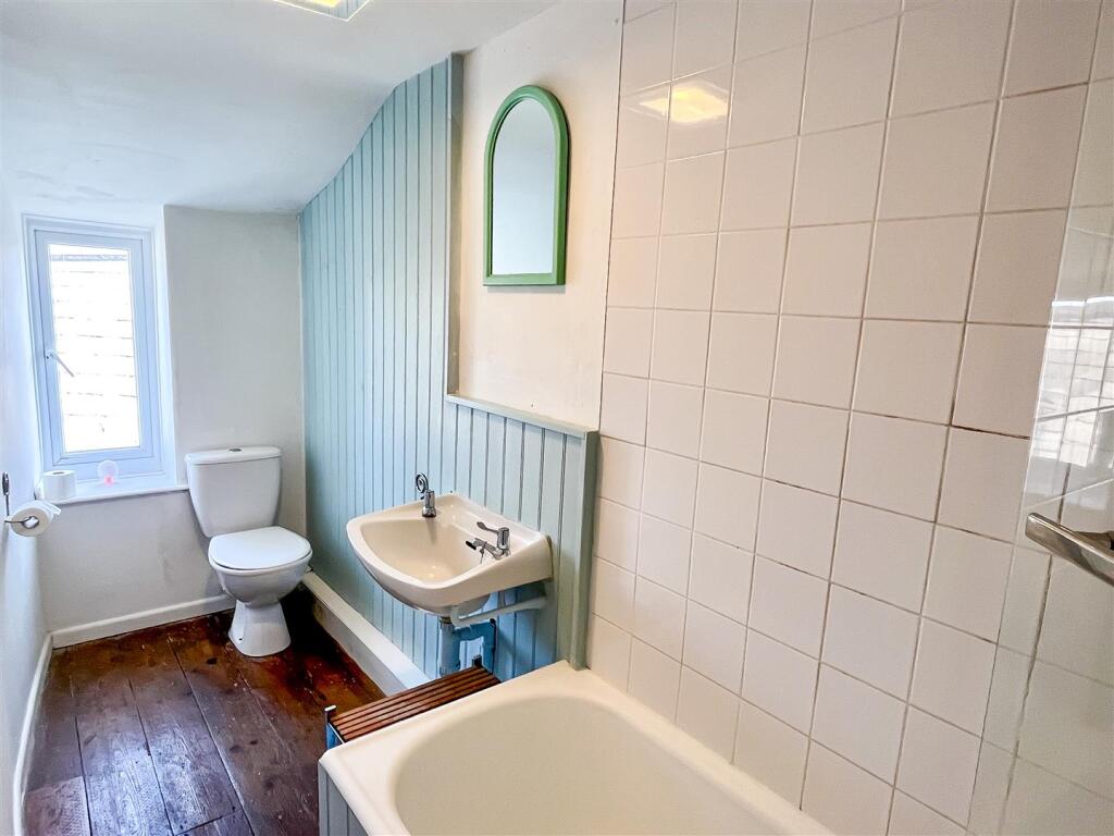 Apartment in Dorchester, Dorset - View 4