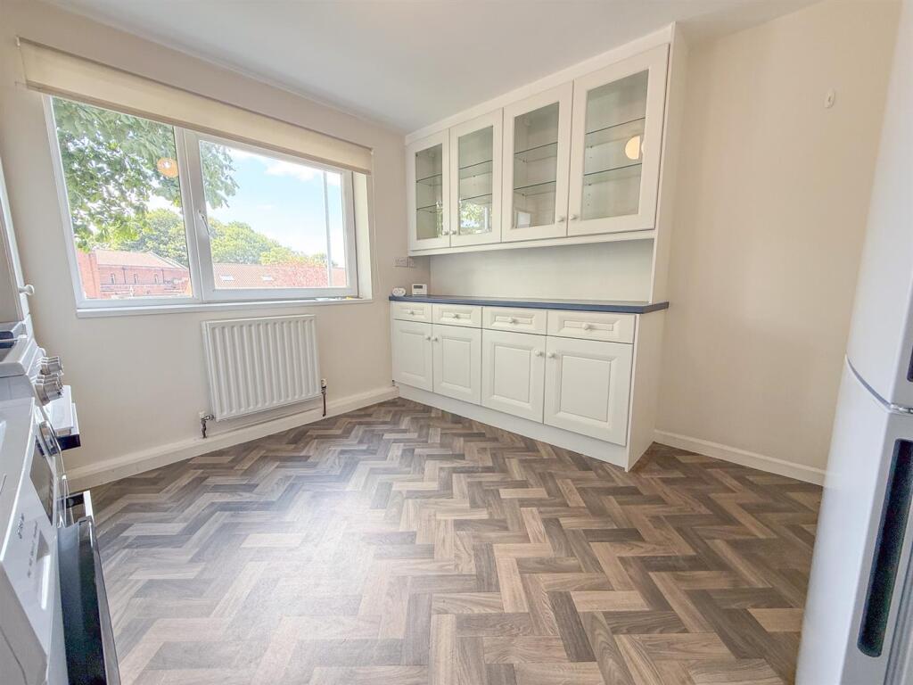 Kingsway Court, Moortown, Leeds, West Yorkshire - View 5