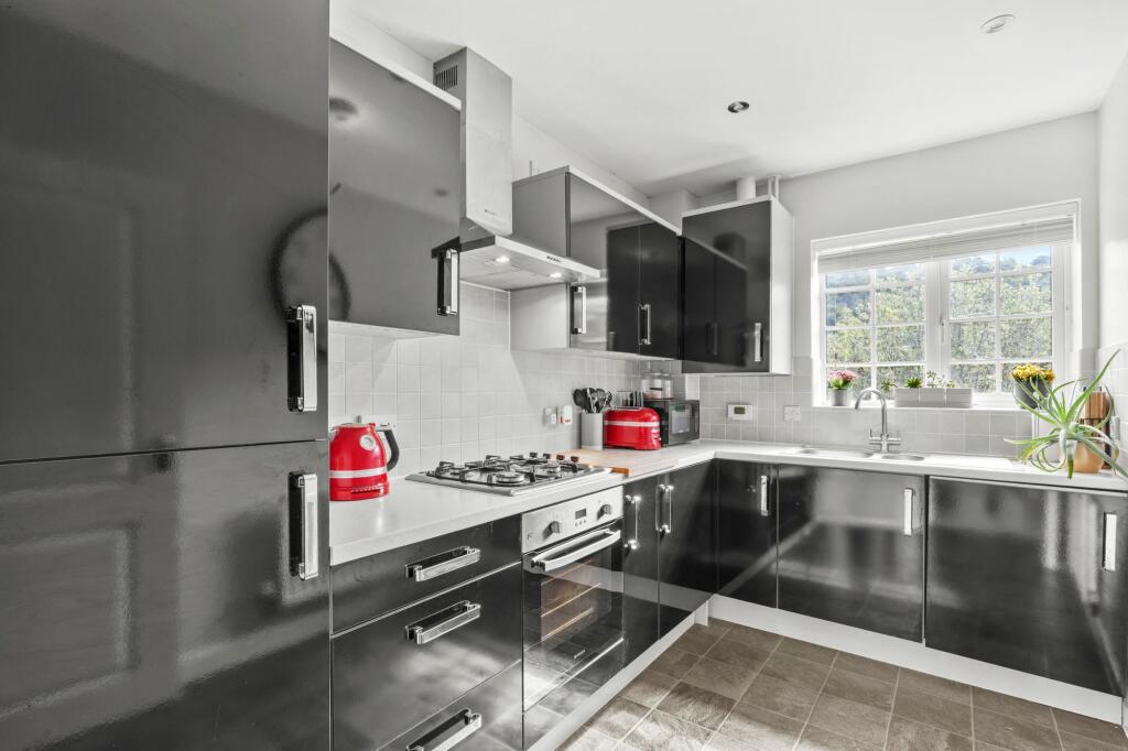 Apartment in Wendover, Buckinghamshire - View 2