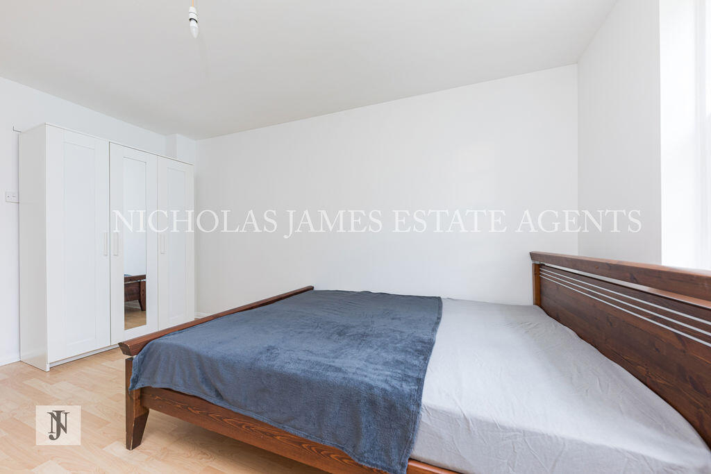 Apartment in London, Oakwood, Southgate - View 2