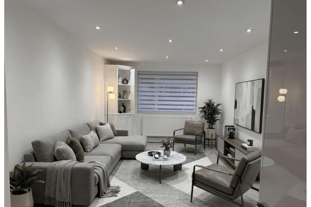 Main image of property: Wessex Court, Barnet, EN5