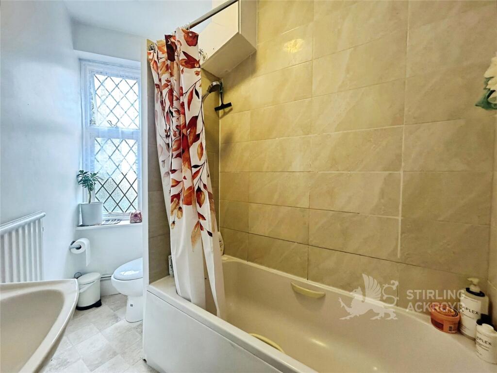 Apartment in Guildford, Charlotteville - View 5