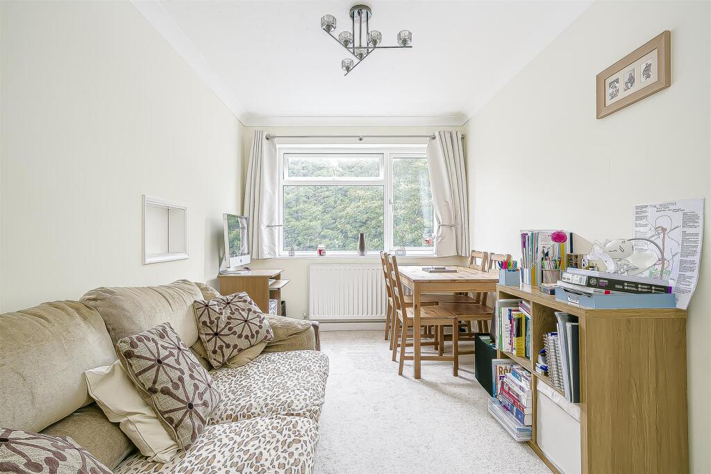 Apartment in Reigate and Banstead, Banstead - View 5