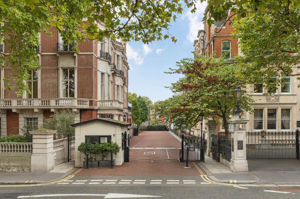 4-bed flat on Rutland Gardens, Knightsbridge, London, £5,800,000