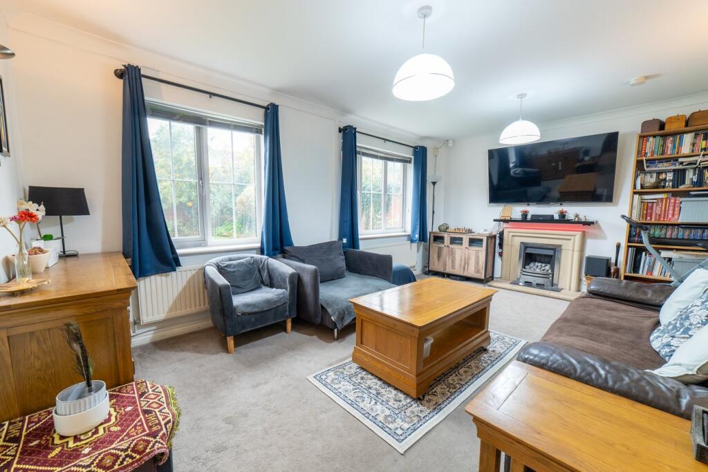 Kingsclere Drive, Bishops Cleeve, Cheltenham, GL52 photo 3
