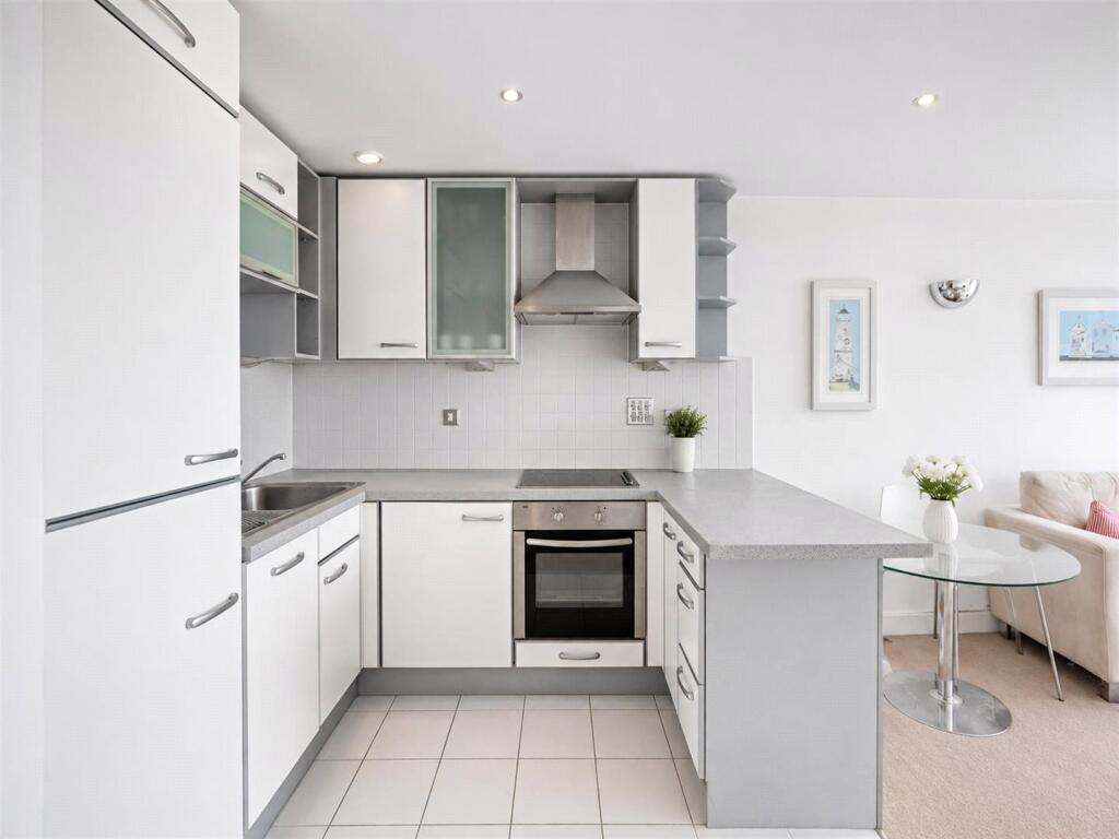 Apartment in London - View 2