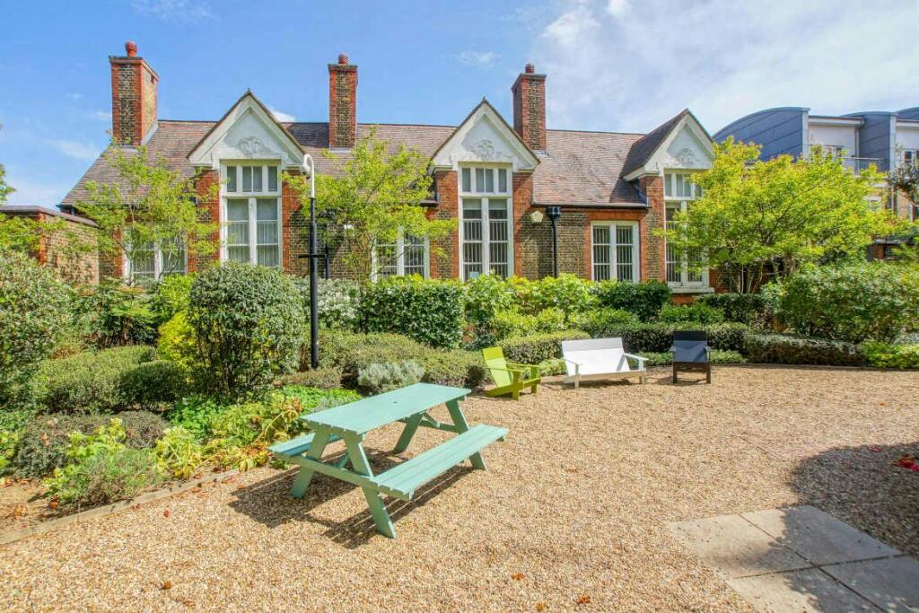 46 Kingsway Place