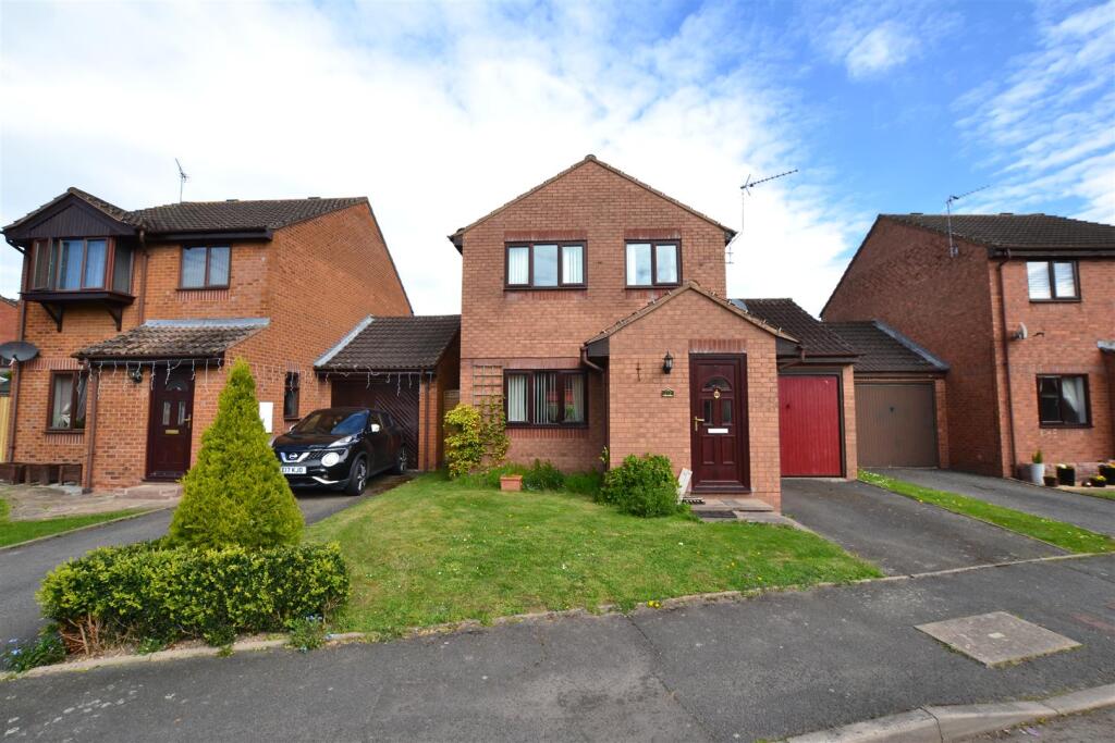 3-bed detached on Ridgemoor Road, Leominster, £260,000