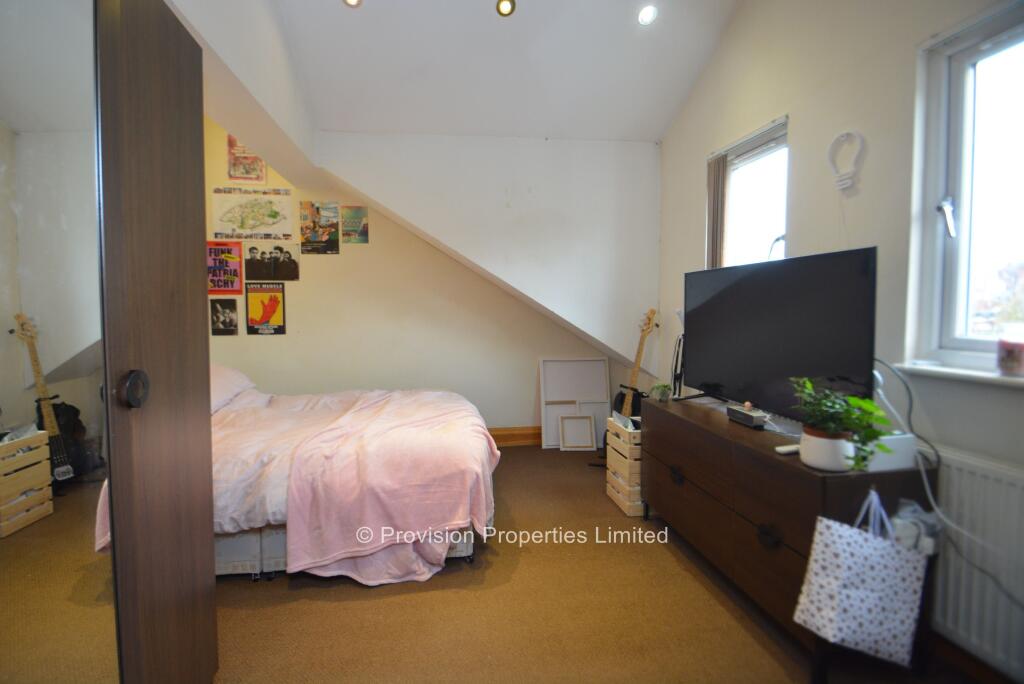 6 bedroom terraced house for rent