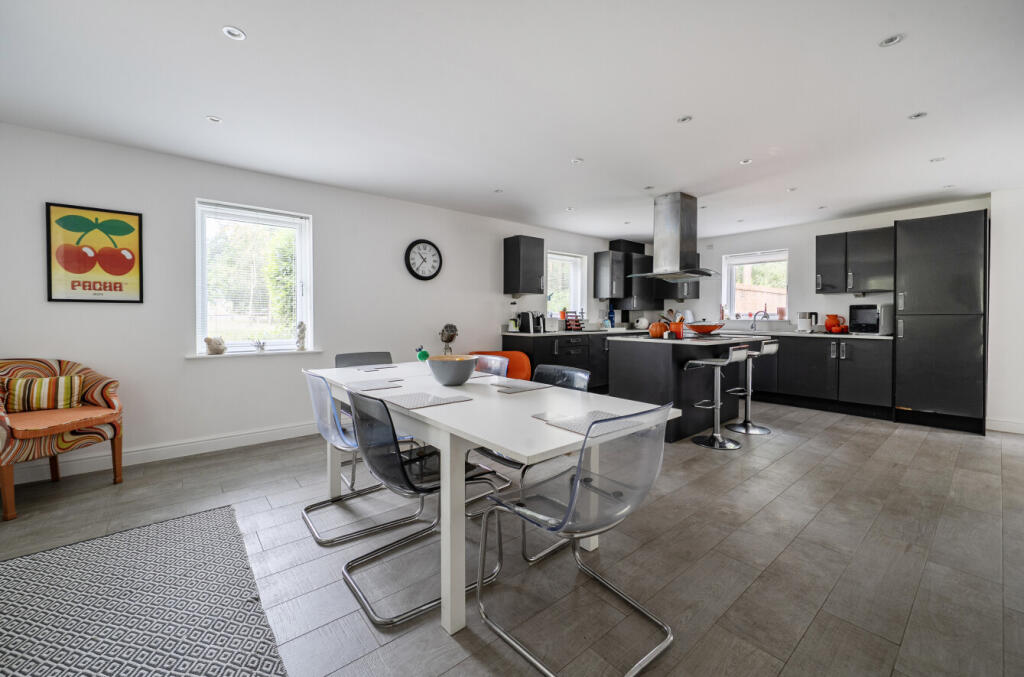 House in Bracknell - View 3