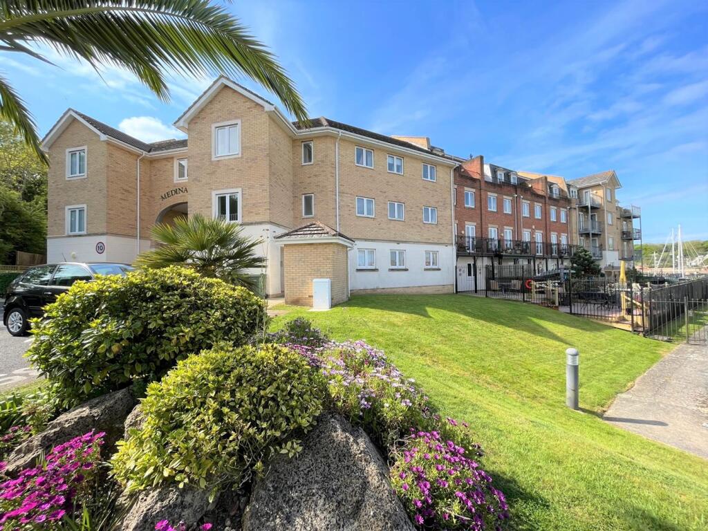 Apartment in East Cowes, Isle of Wight - View 2