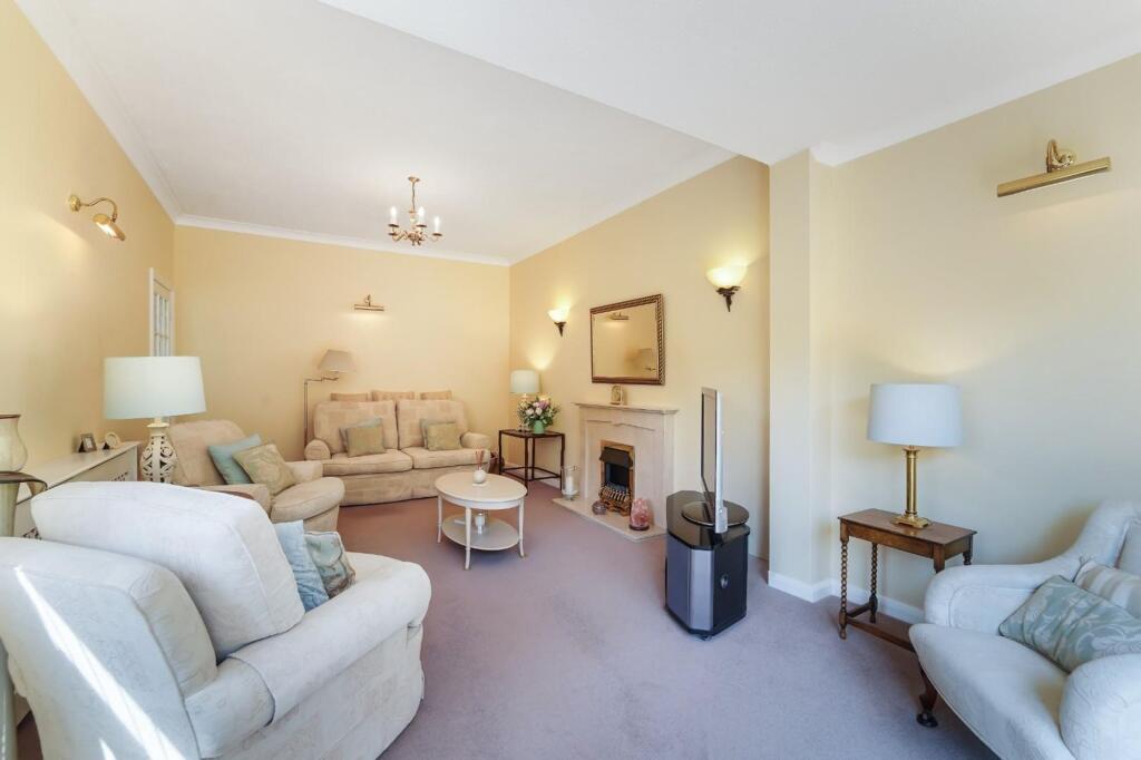 House in Epsom, Stoneleigh - View 5