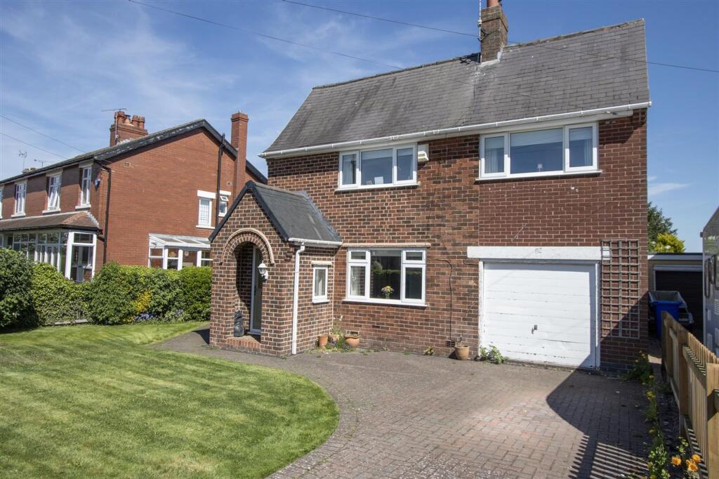 3-bed detached on Foljambe Avenue, Chesterfield, S40, £300,000