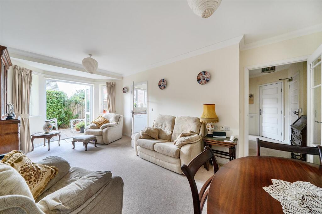 Apartment in Wimborne Minster, Dorset - View 3