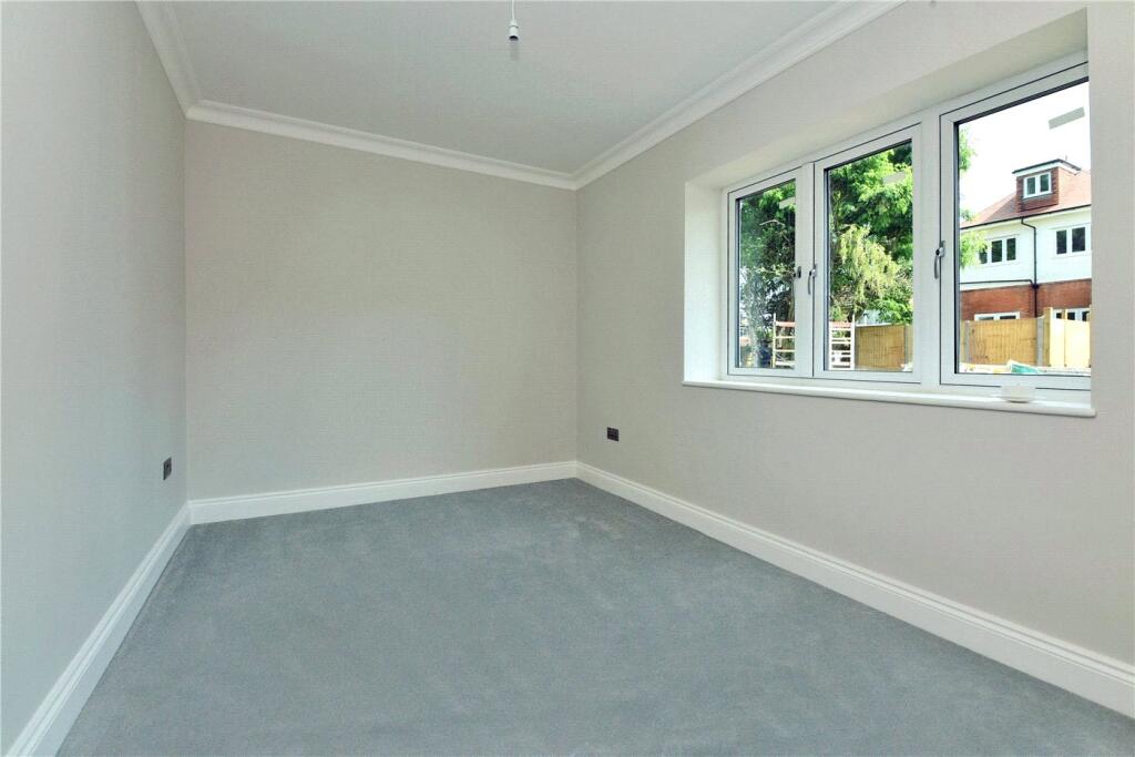 House in Sutton - More