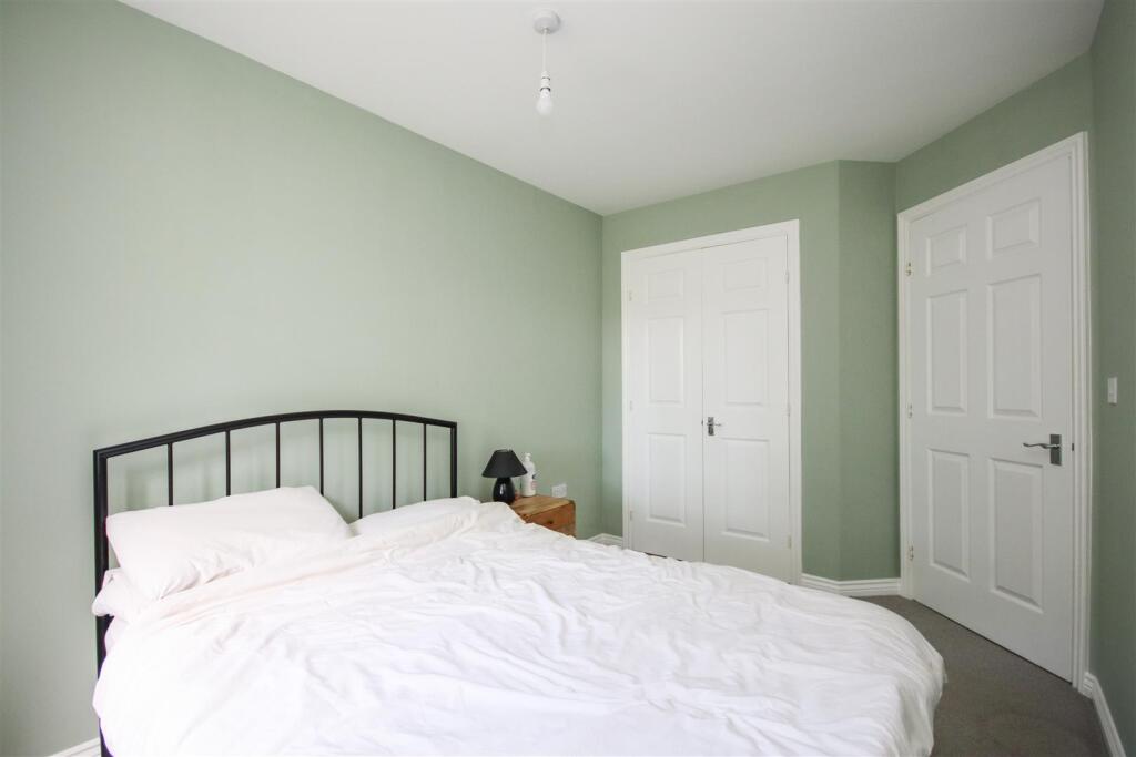Apartment in Rushden, North Northamptonshire - View 5