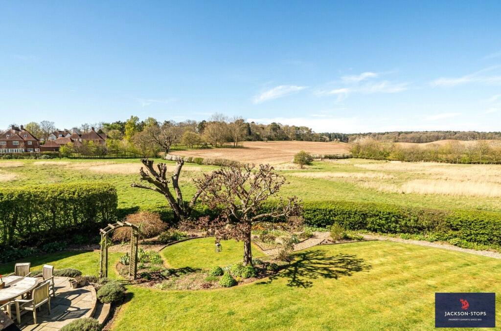 House in Woburn, Central Bedfordshire - View 3