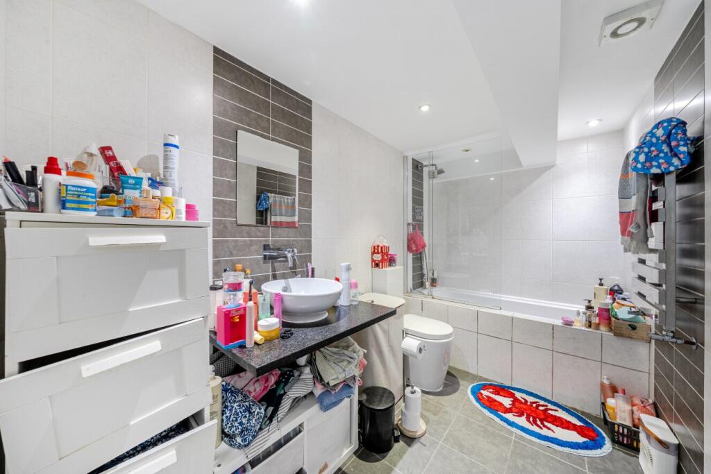 Apartment in London - More