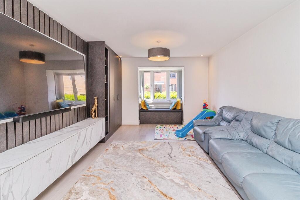 Colosseum Drive, Houghton Regis, Dunstable photo 4