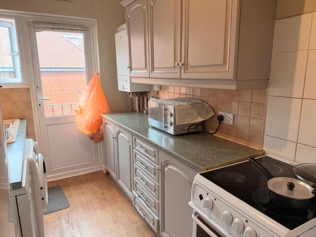 Apartment in Romford - View 2