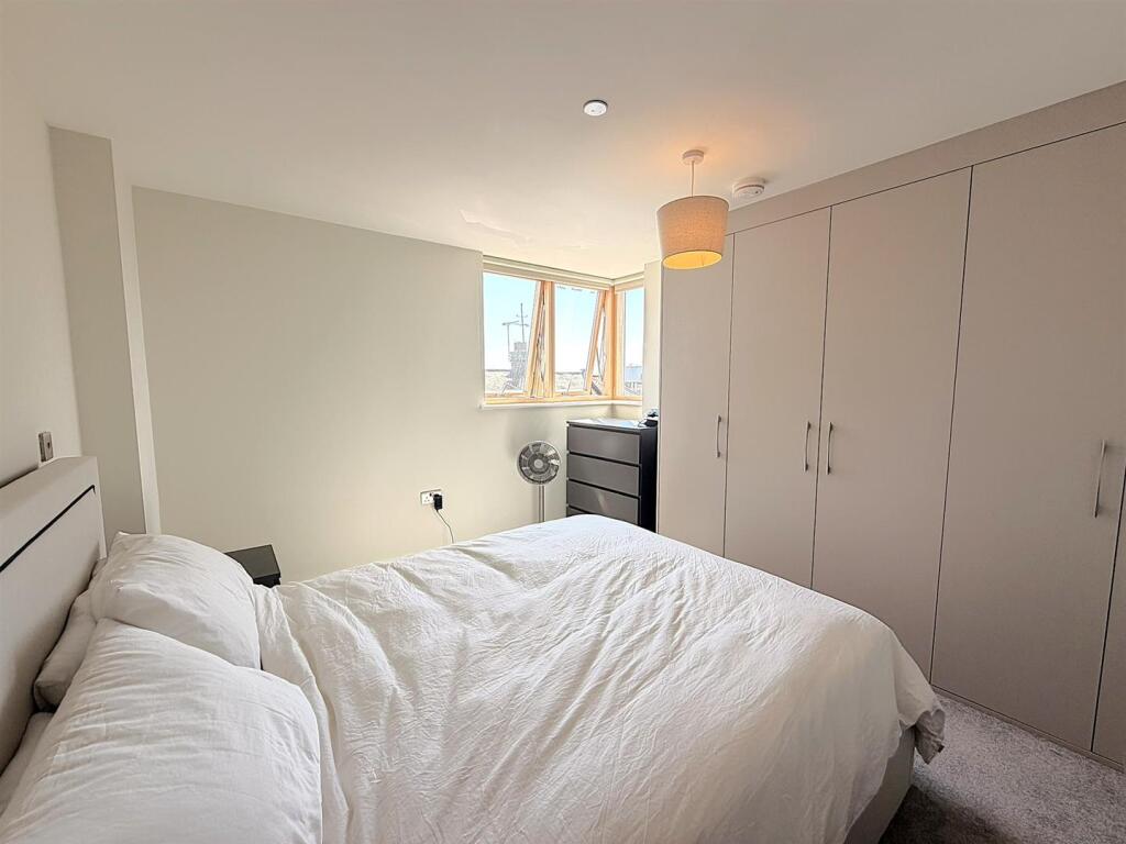 Apartment in Southend-on-Sea, Leigh-on-Sea - More