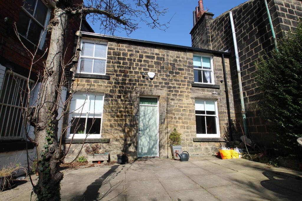 Main image of property: Weetwood Lane (First Floor), Headingley, Leeds, West Yorkshire, LS16