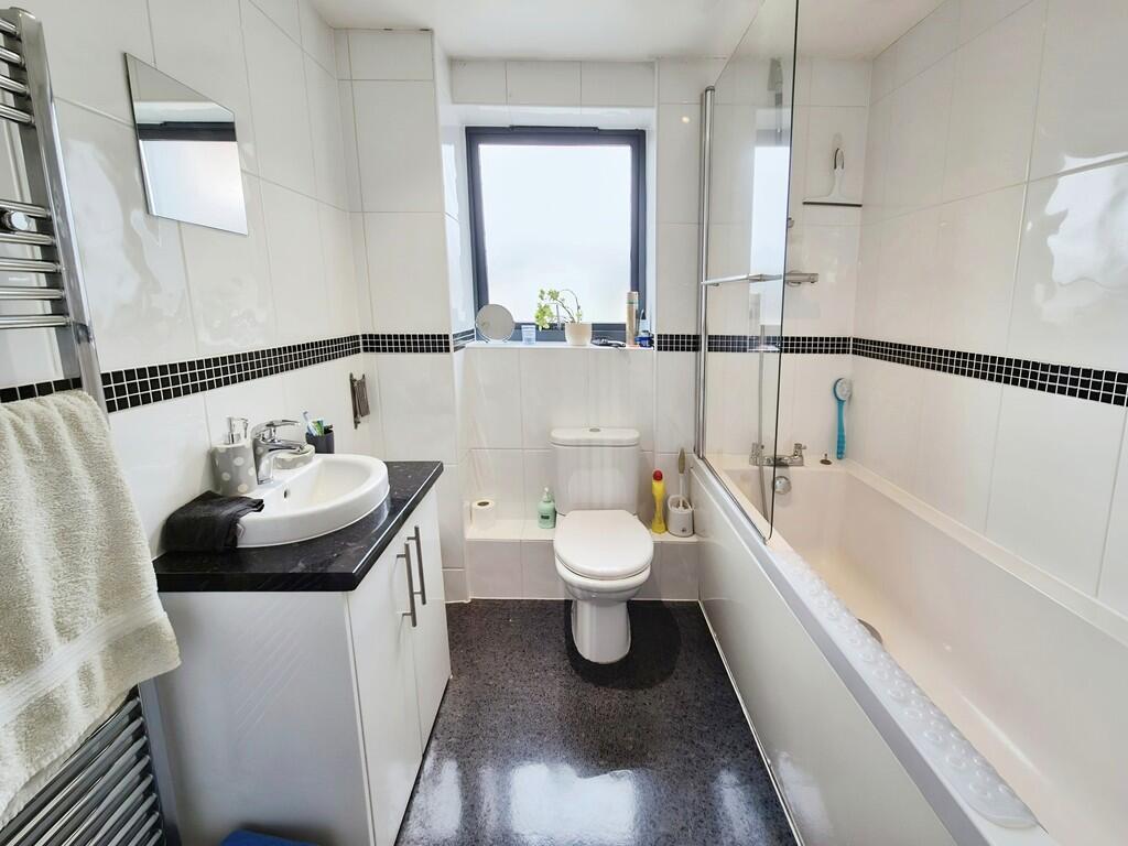 Apartment in Salisbury - More