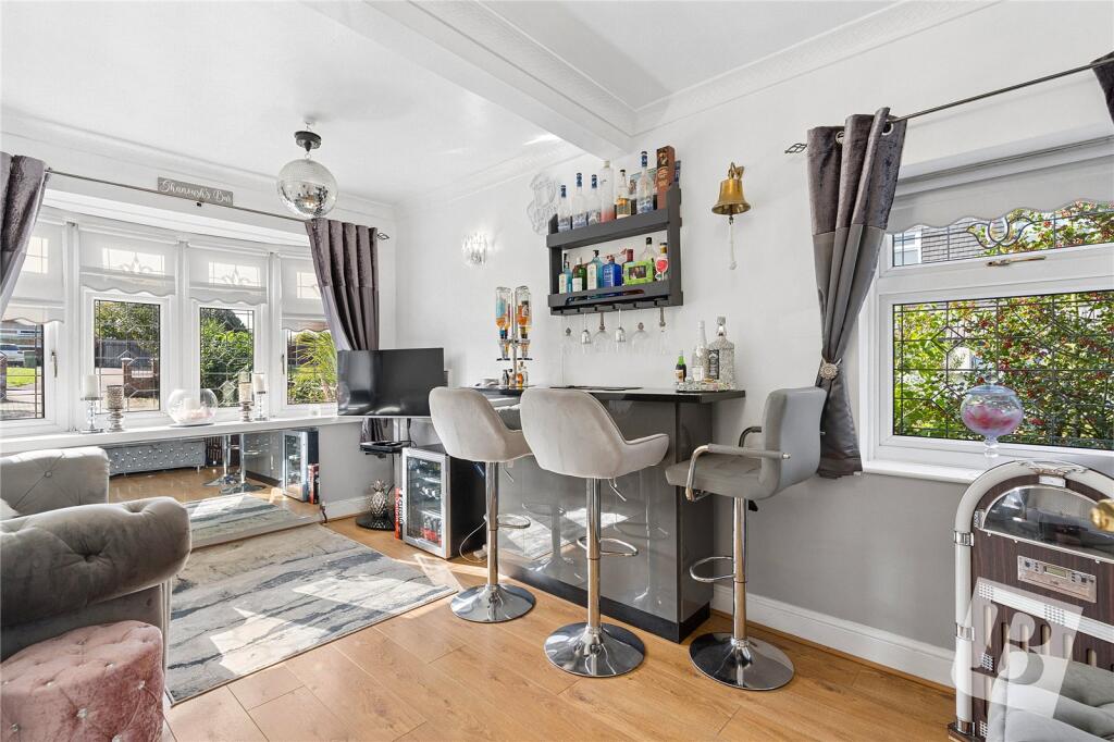 House in Romford - More