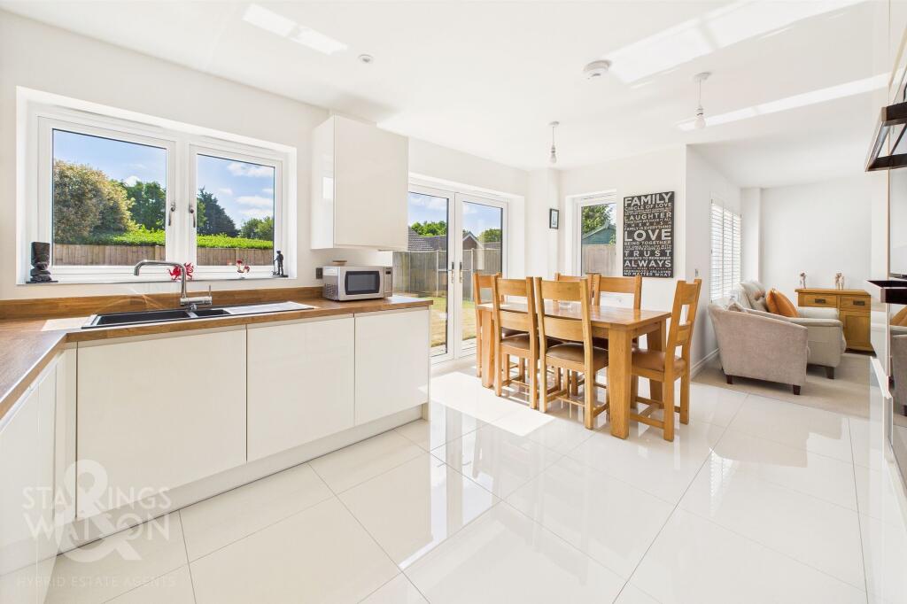 18, Sam Smith Way photo 3