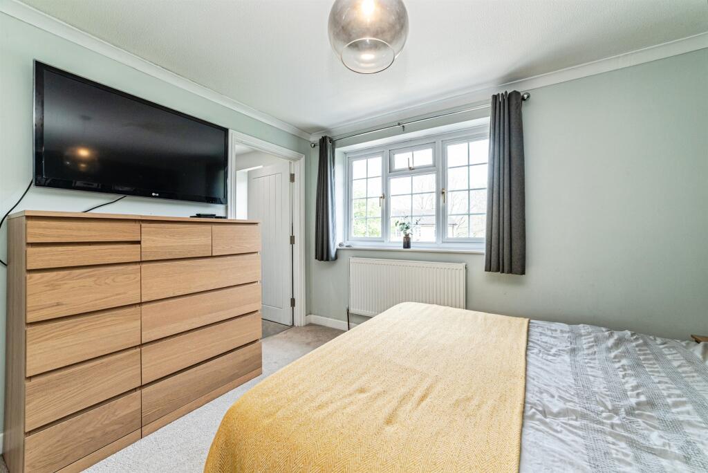 House in Basingstoke and Deane, Chineham - More