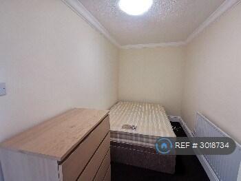 Apartment in Reading - View 5